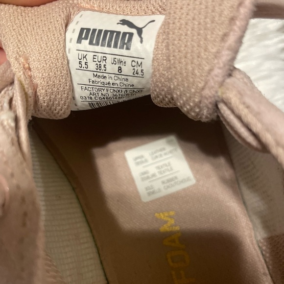 Light Pink Suede Pumas 💖 - Picture 7 of 7